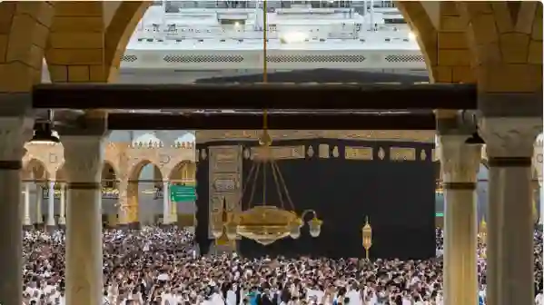 السعودية تنشر ضوابط واشتراطات ورسوم العمرة للمصريين